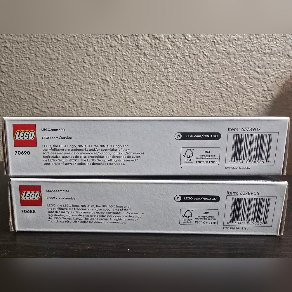 LEGO Ninjago Set - Red and Blue - Picture 7 of 7